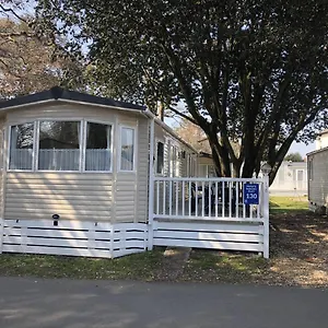Chalet Mudeford Beach Lodge, Mudeford